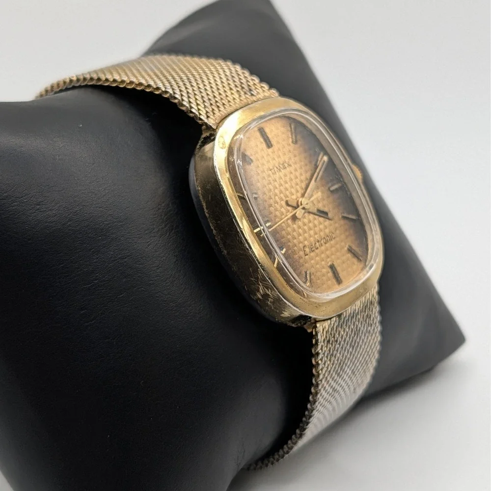 Timex Electronic Vintage Cushion Case Watch Tiger Eye Style Gold Tone Mesh 29mm